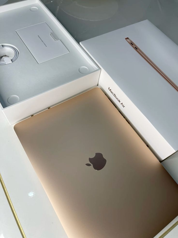 Apple MacBook Air M3 16GB RAM 256GB SSD – Multiple Colors Available (Pre-Owned)