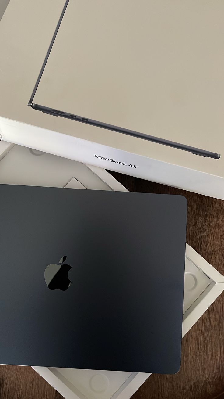 Apple MacBook Air M5 16GB RAM 512GB SSD – Multiple Colors Available (Pre-Owned)