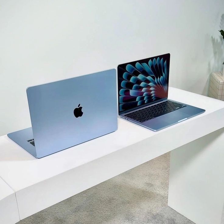 Apple MacBook Air M4 16GB RAM 256GB SSD – Multiple Colors Available (Pre-Owned)