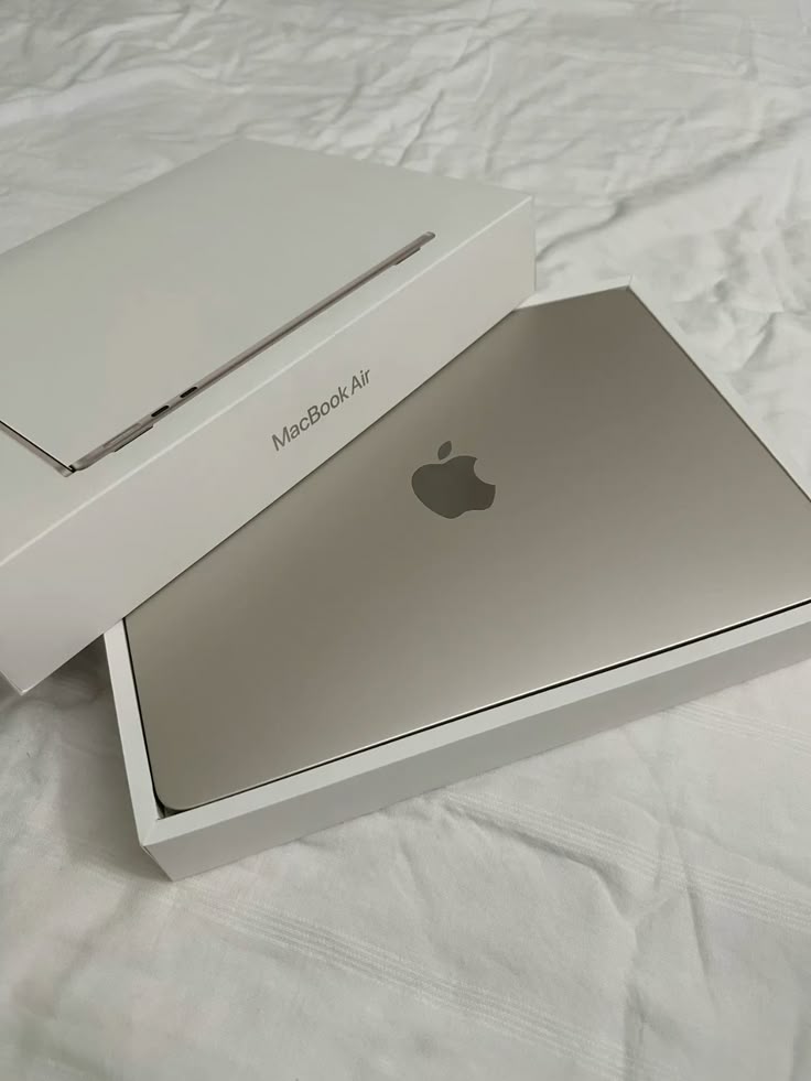 Apple MacBook Air M4 16GB RAM 256GB SSD – Multiple Colors Available (Pre-Owned)