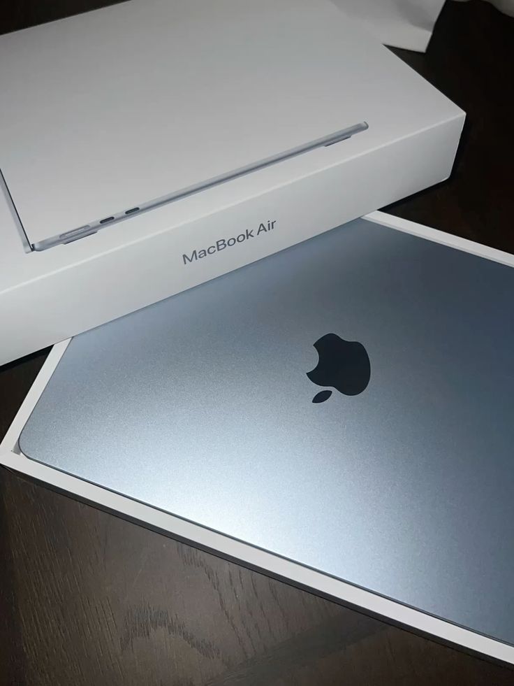 Apple MacBook Air M4 16GB RAM 256GB SSD – Multiple Colors Available (Pre-Owned)